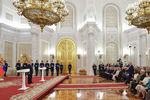 Президент России Владимир Путин на церемонии вручения Государственных премий за 2018 год в День России 