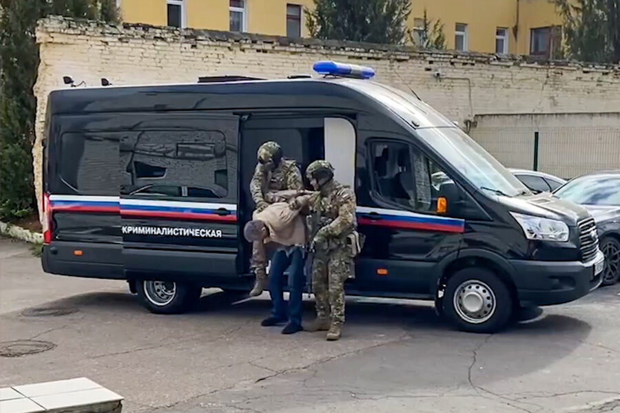 Сотрудники ФСБ задержали гражданина Украины, готовившего теракт на транспортном терминале в Брянске, 12 октября 2022 года