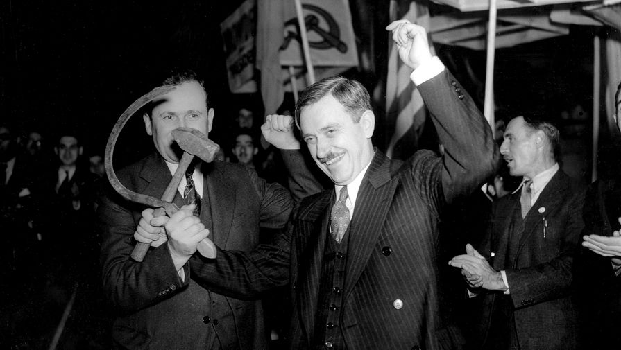 Генеральный секретарь Коммунистической партии США и кандидат в президенты Эрл Браудер во время предвыборного митинга в Нью-Йорке, 1936 год