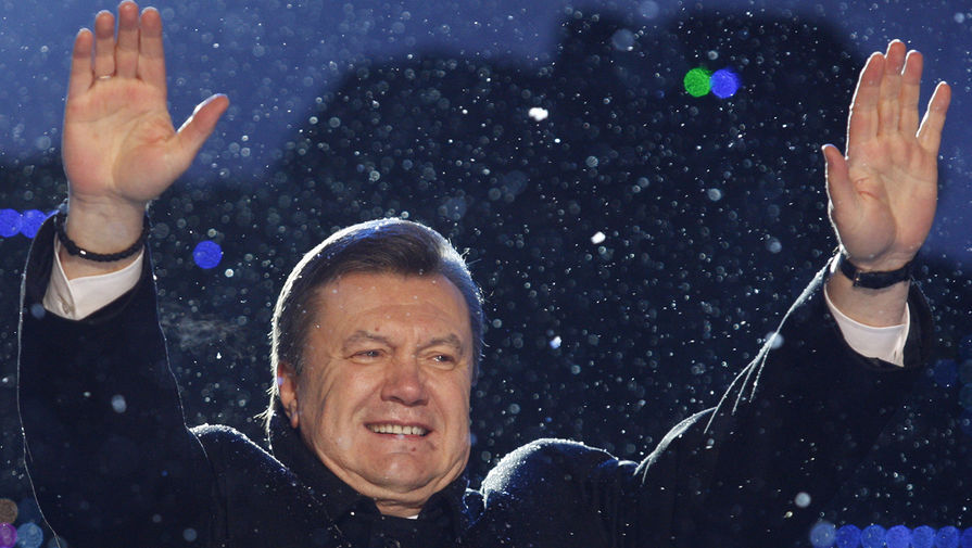 Главу страны изначально должны были выбирать 25 октября 2009 года, однако с&nbsp;момента 3-го тура 2005 года еще не прошло ровно 5 лет, и украинский глава Виктор Ющенко обжаловал это в&nbsp;Конституционном суде. На&nbsp;фото: кандидат в&nbsp;президенты Украины Виктор Янукович на&nbsp;акции поддержки на&nbsp;Михайловской площади, 5 февраля 2010 года