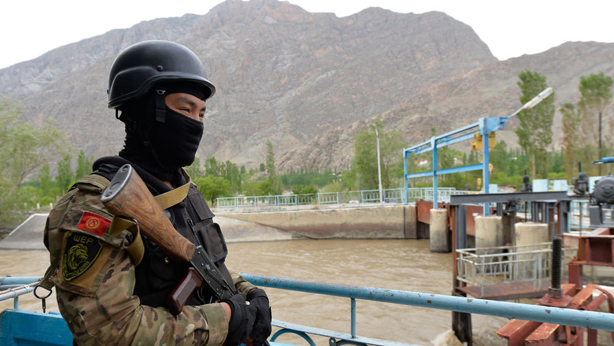 Госкомитет нацбезопасности Киргизии заявил об интенсивных боях на границе с Таджикистаном