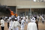 При попытке штурма американского представительства в суданской столице Хартуме погибли три участника столкновений.