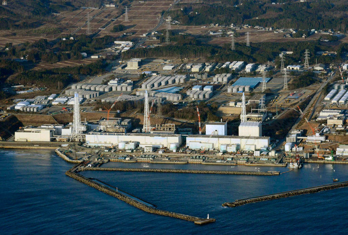 АЭС «Фукусима» закрыта, уровень радиации вокруг нее снизился в&nbsp;два раза за&nbsp;два года, говорят в&nbsp;японском агентстве по&nbsp;атомной энергетике. Однако эксперты выражают уверенность, что станция больше никогда не будет запущена.
