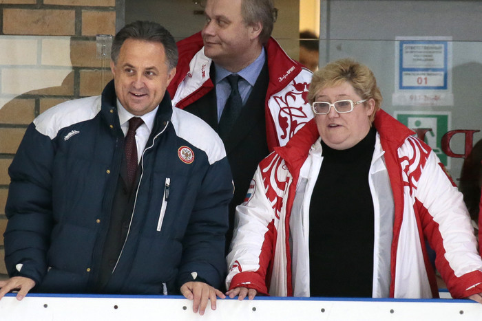 Тренер Нина Мозер с министром спорта Виталием Мутко и его заместителем Юрием Нагорных (на заднем плане)