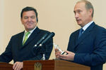 В октябре 2003 года на день рождения канцлеру ФРГ Герхарду Шредеру Путин подарил серебряную фигурку хозяйки Медной горы — героини сказок Павла Бажова