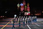 Рота почетного караула и оркестр Президентского полка Казахстана «Айбын» на церемонии открытия фестиваля «Спасская башня»