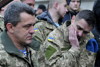 Украинские военные, принимавшие участие в боевых действиях на Донбассе, во время акции протеста у здания Львовской администрации, 2015 год