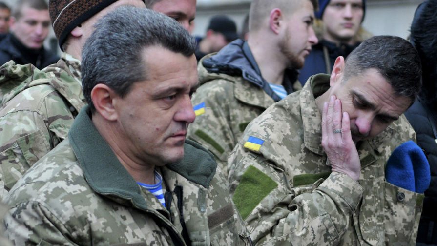Украинские военные, принимавшие участие в боевых действиях на Донбассе, во время акции протеста у здания Львовской администрации, 2015 год 