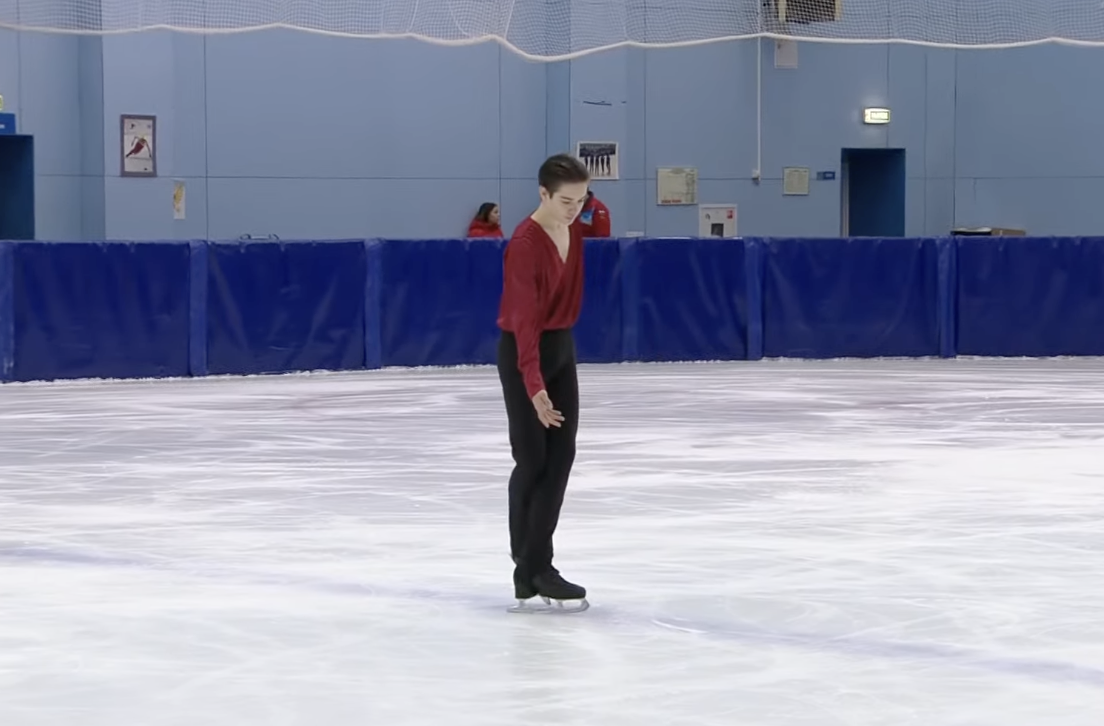 Фигурист Плющенко упал и повредил руку, ученик Тутберидзе зажег с&nbsp;двумя квадами