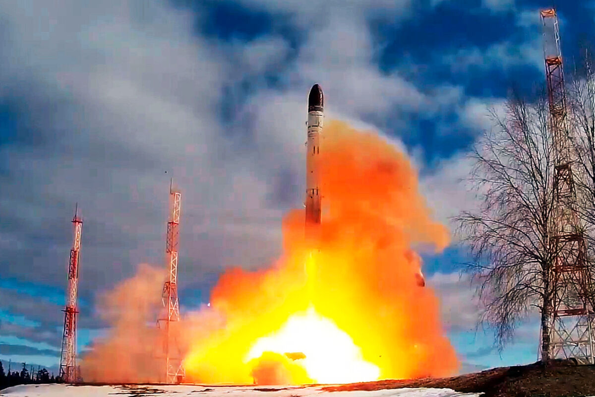 Запуск межконтинентальной баллистической ракеты стационарного базирования «Сармат» с космодрома Плесецк в Архангельской области, 2022 год