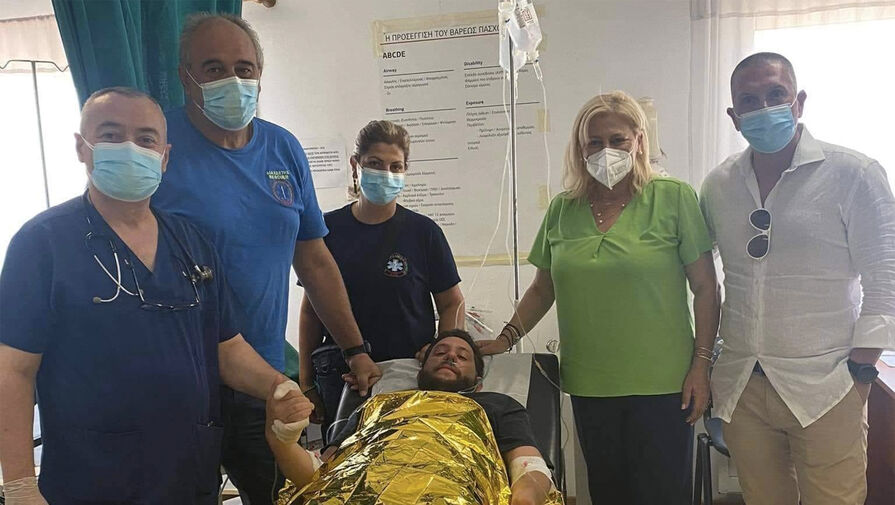 Турист провел 18 часов в открытом море, держась за мячик