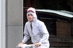 Джастин Бибер на арендном велосипеде в Нью-Йорке, 2023 год
