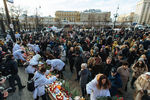 Акция памяти погибших при пожаре в ТЦ «Зимняя вишня» в Кемерово на Манежной площади в Москве, 27 марта 2018 года