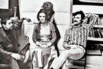 Композитор Эдуард Артемьев (слева), актриса Наталья Бондарчук и кинорежиссер Андрей Тарковский во время съемок фильма «Солярис» (1972)