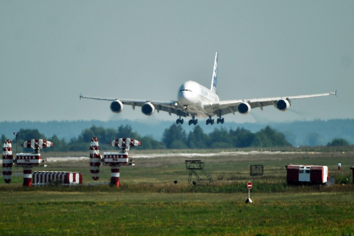 Среди больших лайнеров Airbus А380 самый экономичный &mdash; 3&nbsp;литра топлива на&nbsp;одного пассажира на&nbsp;100 километров пути. 