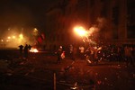 В Каире выступления футбольных болельщиков проходили с требованиями отстранения от власти высшего военного совета, главе которого фельдмаршалу Мухаммеду Хусейну Тантауи, уходя в отставку, передал власть президент Хосни Мубарак.
