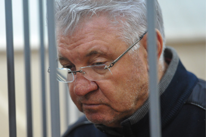 Экс-мэр Астрахани Михаил Столяров подозревается в получении взятки в 10 млн рублей от коммерсанта за выделение участка под строительство
