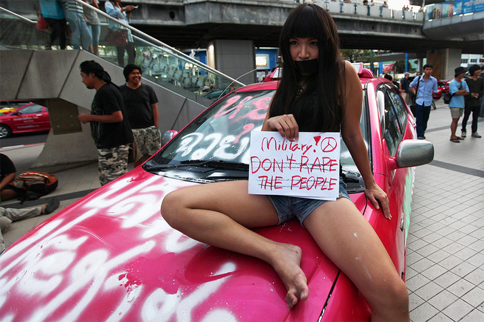 Протестная акция против введения в&nbsp;Таиланде военного положения