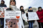 Минута молчания в память о животных во время ежегодной всероссийской акции «Животные — не одежда» в Новосибирске