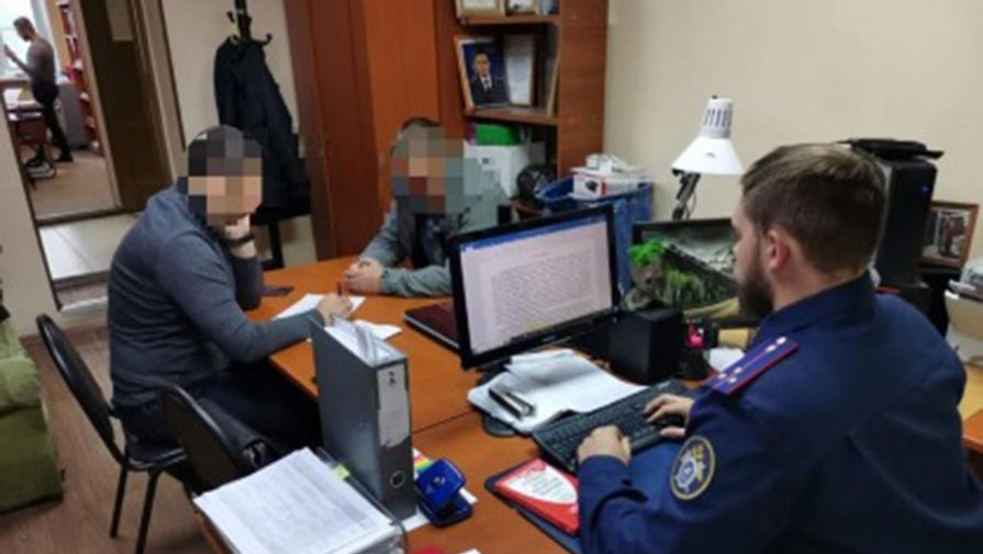 Житель Камчатки пытался подкупить полицейских золотой цепочкой и крестиком