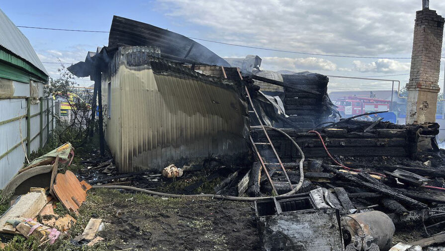 При пожаре в частном доме в Татарстане погибла многодетная семья