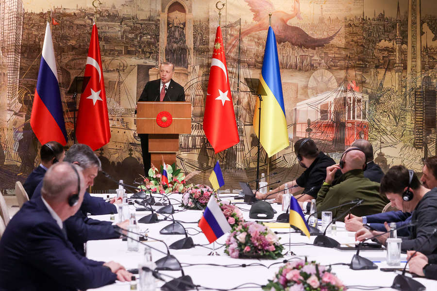 Президент Турции Тайип Эрдоган во время российско-украинских переговоров во дворце Долмабахче, 29&nbsp;марта 2022&nbsp;года