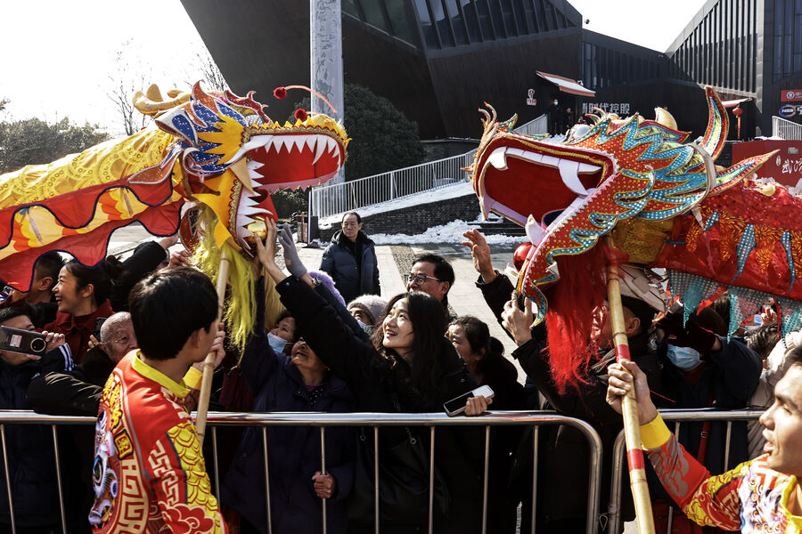 Традиционные представления в&nbsp;первый день китайского Нового года в&nbsp;Ухане, Китай, 10&nbsp;февраля 2024&nbsp;года