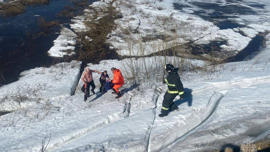 В Енисейске мужчина спас тонувшего в ледяной реке ребенка