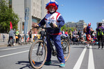 Участник весеннего велофестиваля на Садовом кольце, 18 мая 2024 года