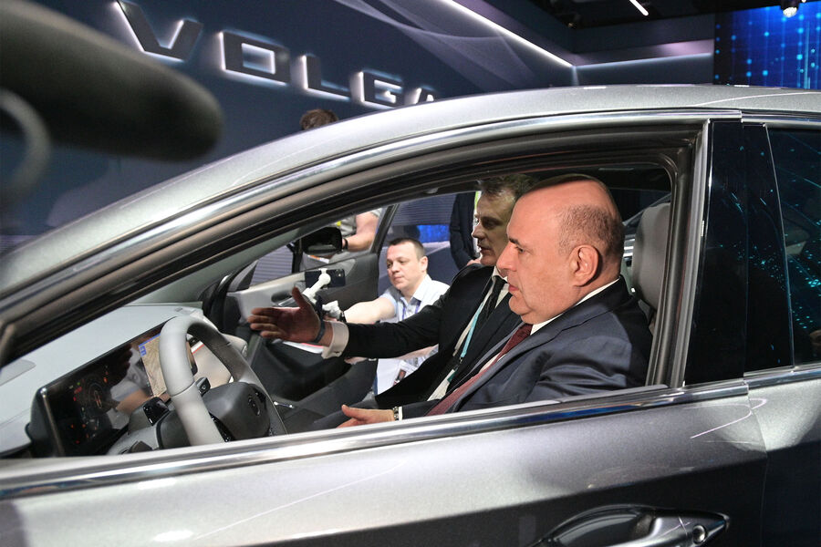 Председатель правительства РФ Михаил Мишустин в&nbsp;автомобиле Volga C40