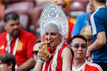 Болельщица сборной России перед матчем чемпионата мира по футболу FIFA 2018 между сборными Испании и России на стадионе «Лужники» в Москве, 1 июля 2018 года 