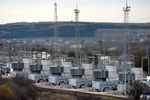 Для решения проблемы электроснабжения Крыма планируется перебросить на полуостров мобильные газотурбинные электростанции. На фото: мобильная газотурбинная электростанция на окраине Симферополя