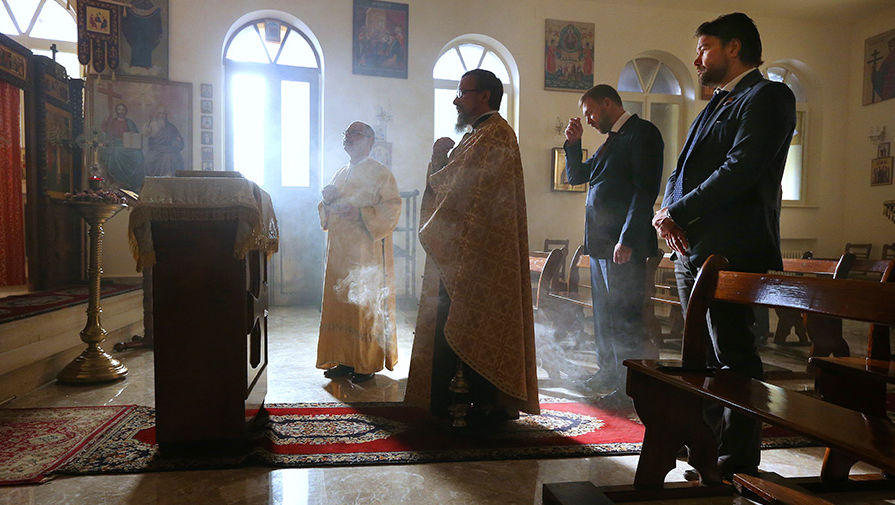 Российские депутаты во время посещения храма Священномученика Игнатия Богоносца в сирийском Дамаске, октябрь 2015 года