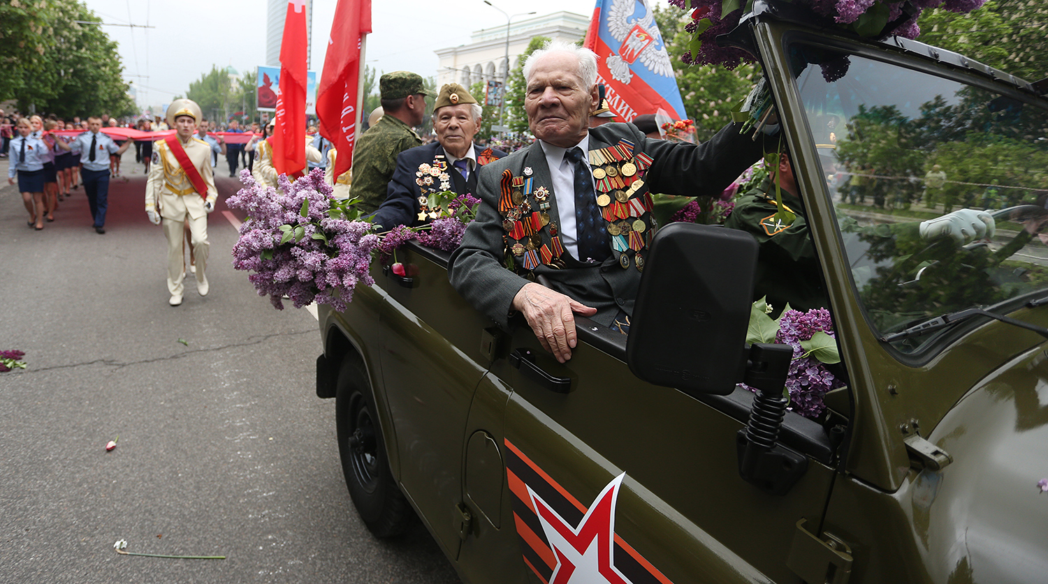 Во время шествия по случаю 72-й годовщины Победы в Великой Отечественной войне в центре Донецка