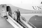Президент США Ричард Никсон со своей супругой Патрицией во время прибытия в аэропорт Внуково, 22 мая 1972 года