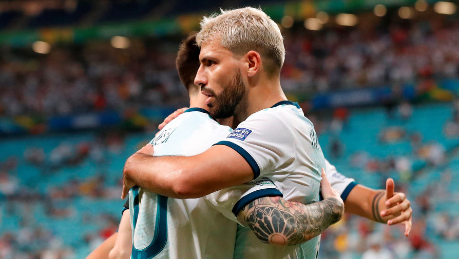 Игроки сборной Аргентины Лионель Месси и Серхио Агуэро в матче против Катара на Кубке Америки — 2019.