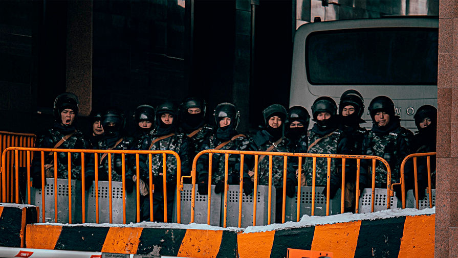 Правоохранители взяли под контроль все мэрии Казахстана