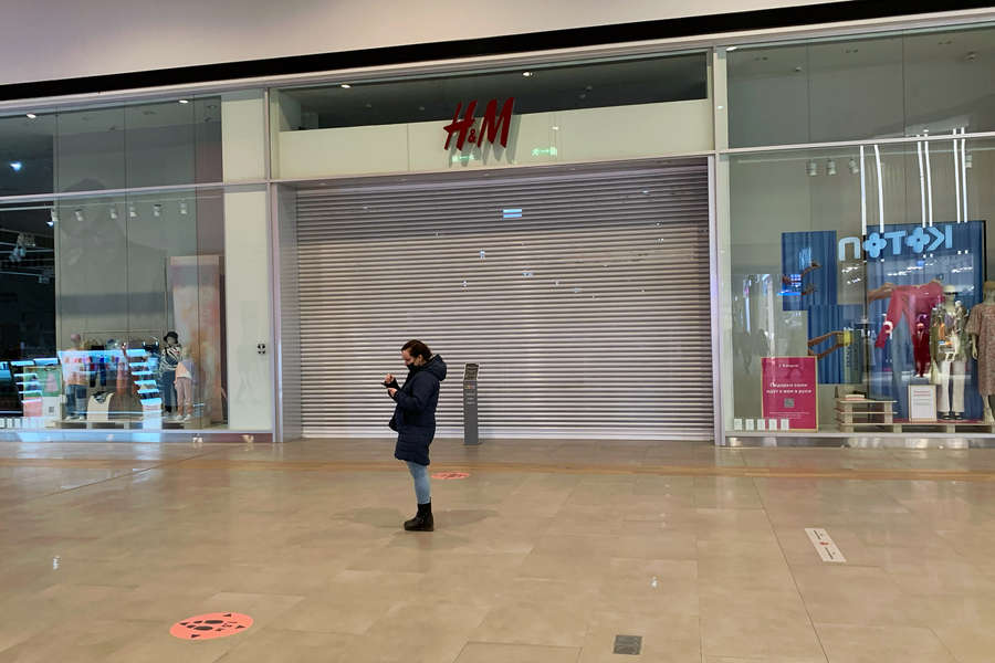 Закрытый магазин H&M в Москве
