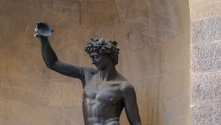 Итальянцы потребовали наказать туристку, которая имитировала секс со статуей во Флоренции