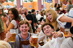 Участники 189-го фестиваля пива Oktoberfest в Мюнхене, 21 сентября 2024 года