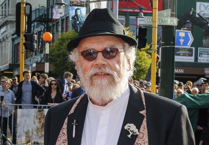 Новозеландский актер Джон Коллен сыграл роль одного из&nbsp;гномов; его рост &ndash; 1,81 метра