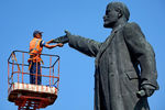 Мойка памятника Ленину в городе Иваново