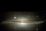 Галактика ESO 510-G13, чей изогнутый диск виден сбоку. 2001 год