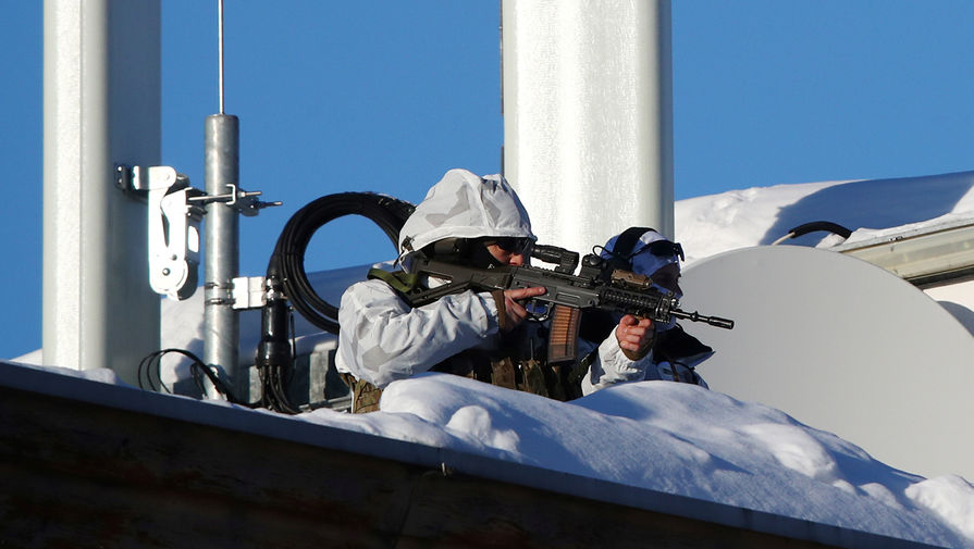 Снайперы и сотрудники полиции во время Всемирного экономического форума в&nbsp;Давосе, 21 января 2020 года