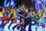 Участницы финала 17-го национального фестиваля талантов и красоты «Краса России - 2011» во время выступления в КЗ «Космос».