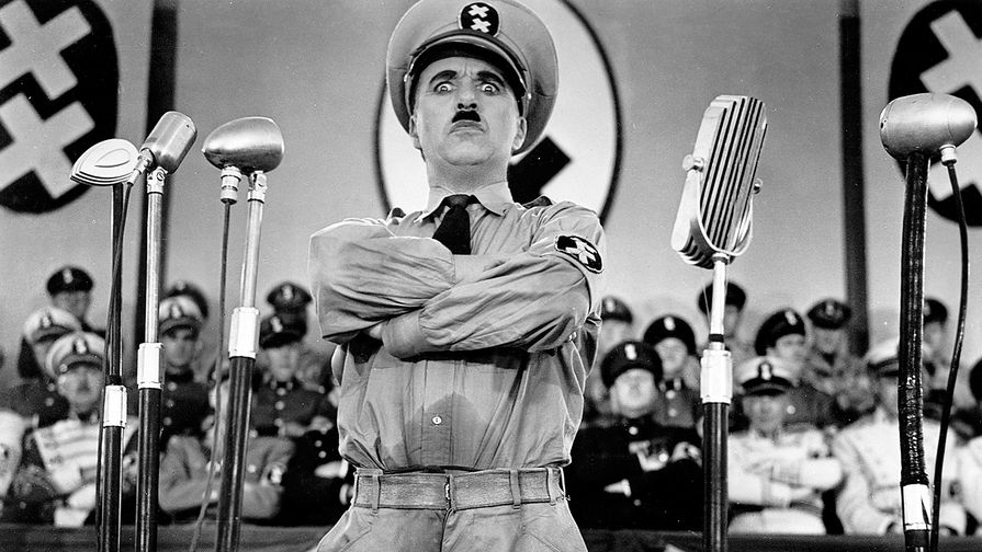 Комик Чарли Чаплин в фильме «Великий диктатор» (1940)