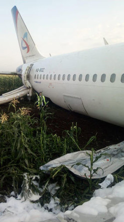 На месте аварийной посадки самолета A321 «Уральских авиалиний» в Подмосковье, 15 августа, 2019 года
