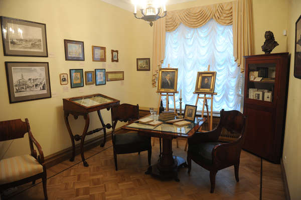 Интерьер кабинета в доме-музее им. Герцена