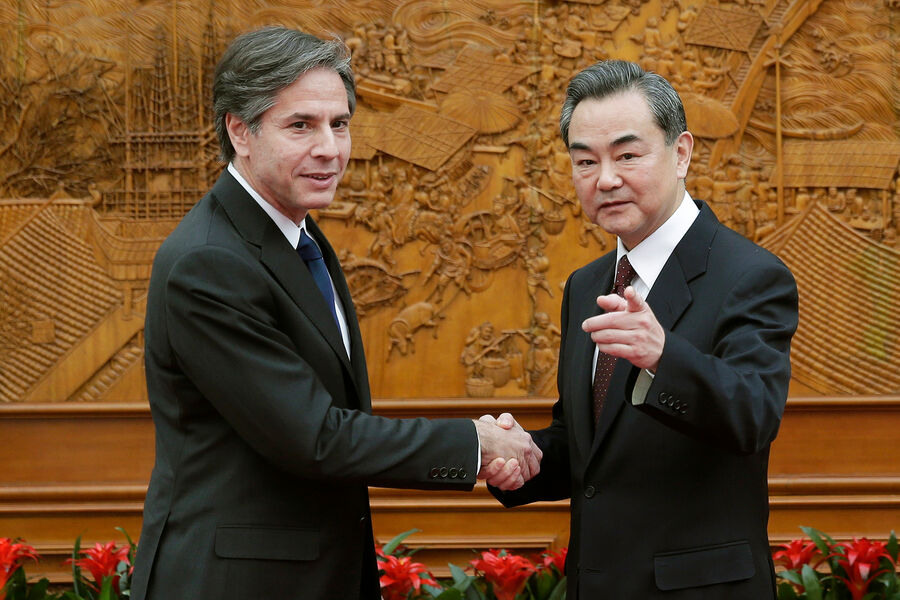 Госсекретарь США Энтони Блинкен и глава МИД КНР Ван И