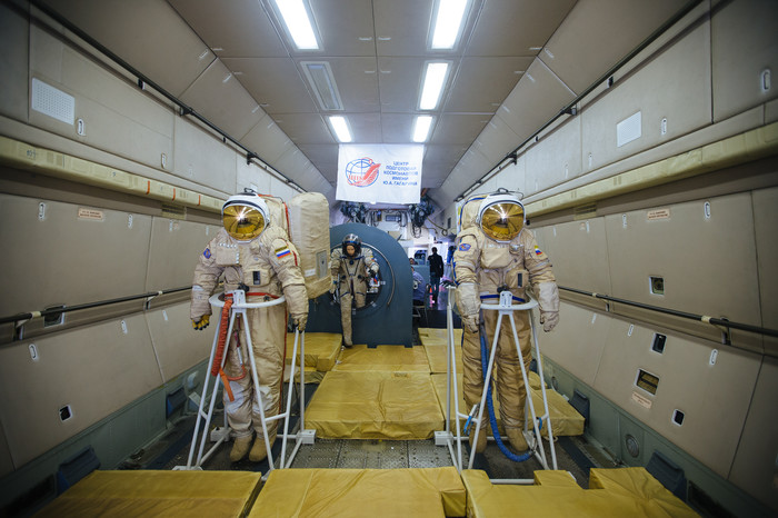 Самолет Роскосмоса Ил-76 МДК &laquo;Центр подготовки космонавтов&raquo;. Внутри самолета создаются условия невесомости для&nbsp;тренировки космонавтов перед&nbsp;отправкой к&nbsp;МКС